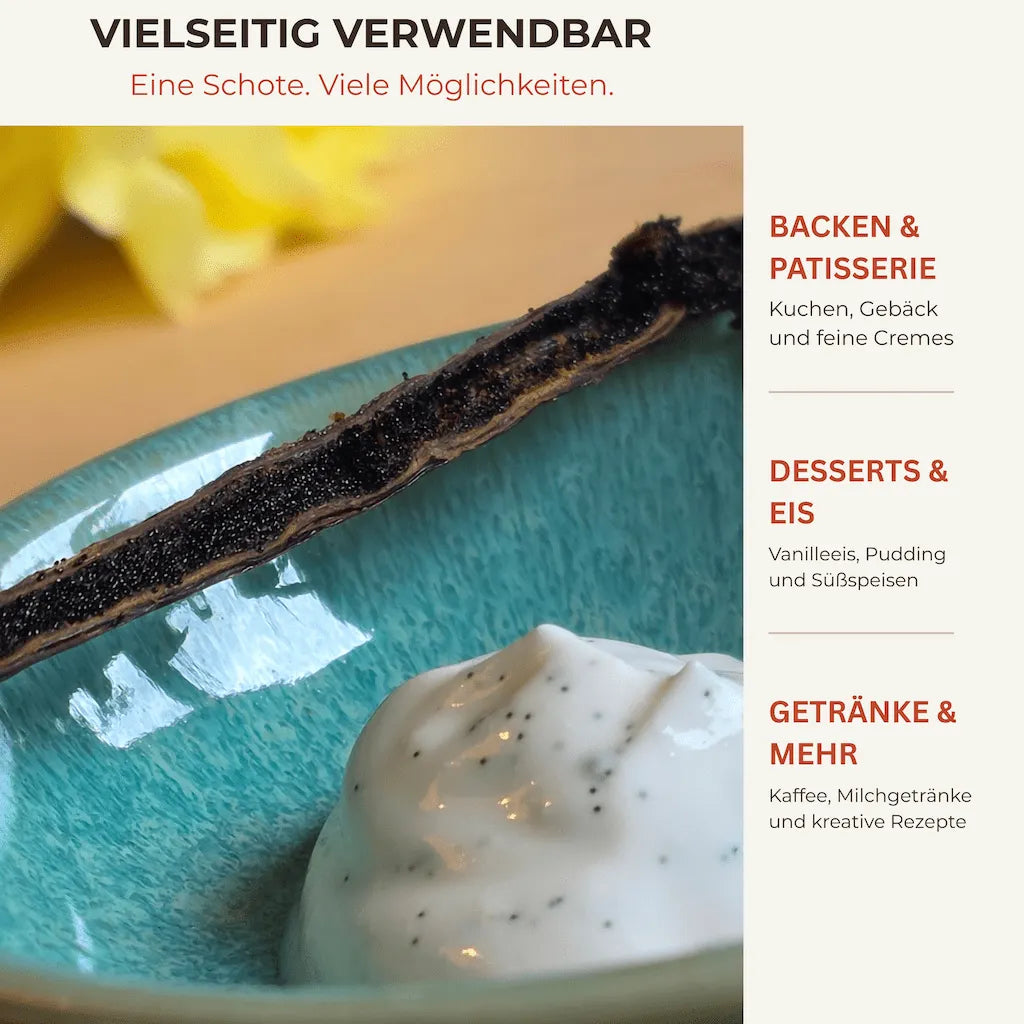 Aufgeschnittene Vanilleschote mit Vanillesamen neben einer Creme in einer türkisfarbenen Schale.